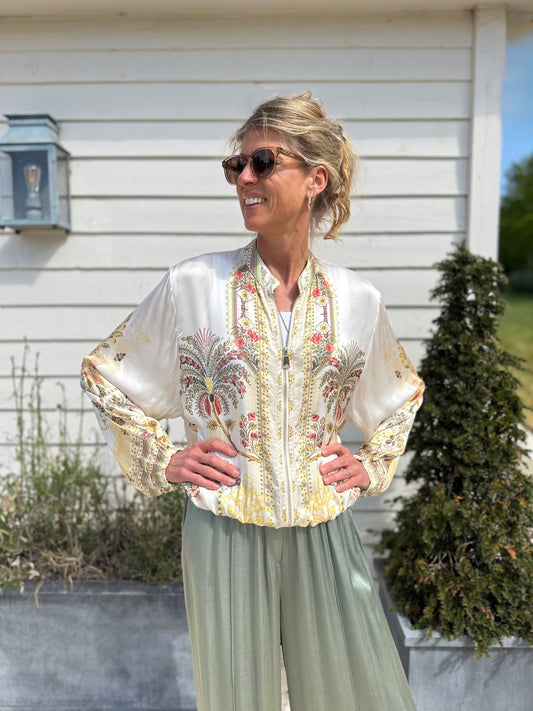 Oriental Yellow Bomber