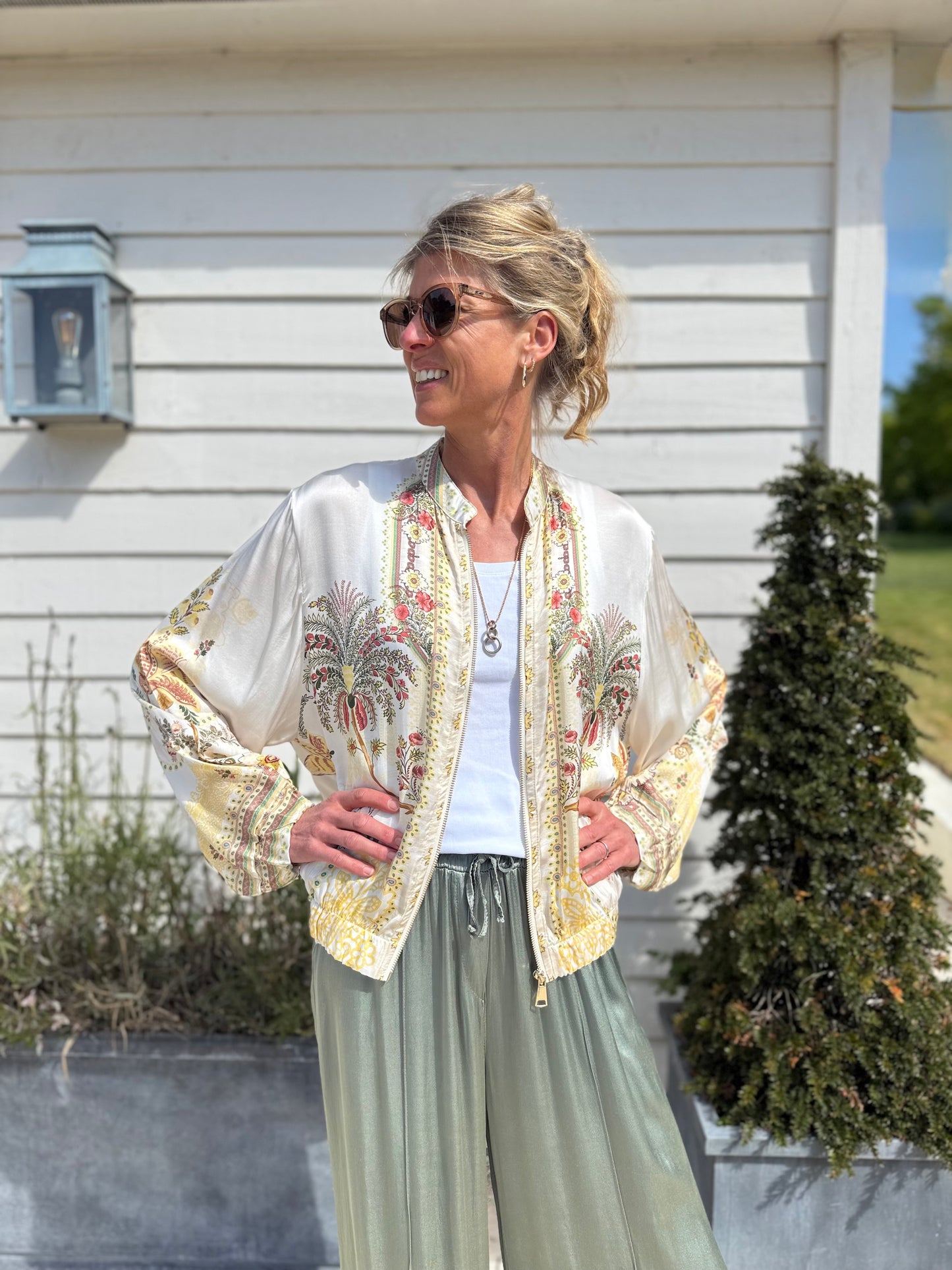 Oriental Yellow Bomber