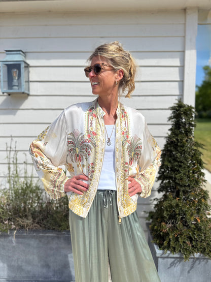 Oriental Yellow Bomber