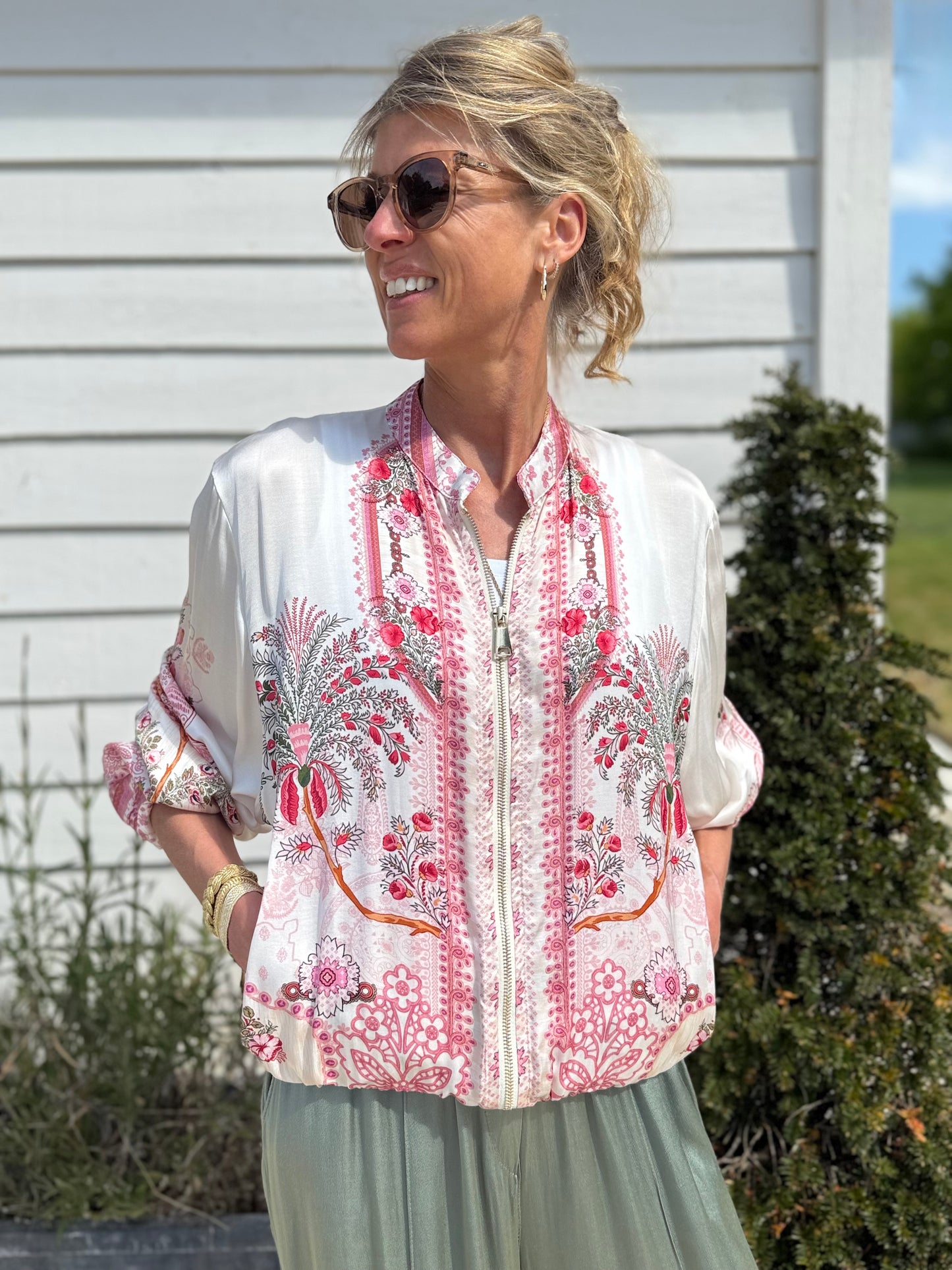 Oriental Pink Bomber